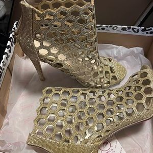 Anne Michelle back zipper dressy gold booty.